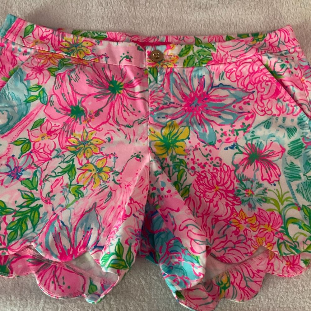 Lilly Pulitzer Women’s Pink Floral Scalloped Shorts with Pockets Size 12 New